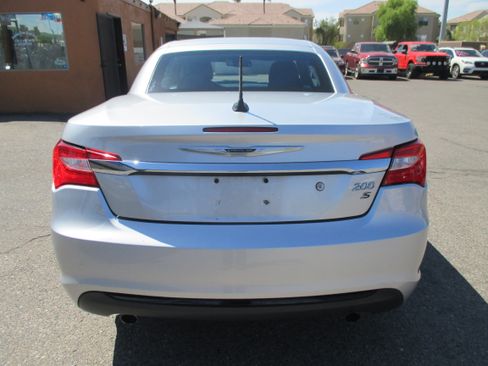 Used 2012 Chrysler 200 S Convertible FWD image 10