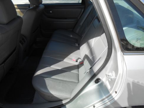 Used 2004 Toyota Avalon XLS image 12
