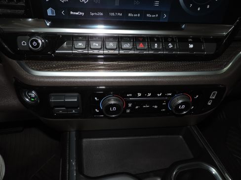 Used 2022 Chevrolet Silverado 1500 4x4 Crew Cab LT Trail Boss image 45