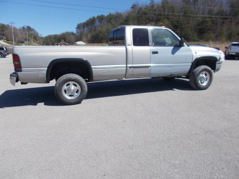 Used 2000 Dodge Ram 2500 Truck image 4