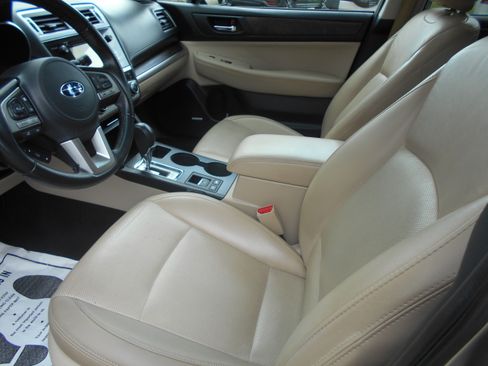 Used 2016 Subaru Outback 3.6R Limited image 9