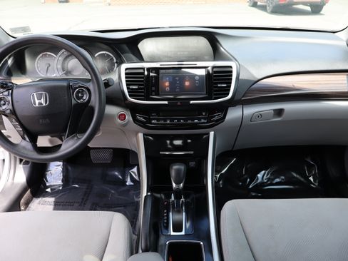 Used 2016 Honda Accord EX Sedan image 16