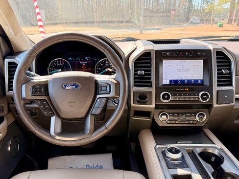 Used 2020 Ford Expedition Max XLT image 13