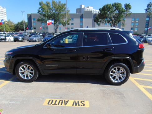 Used 2018 Jeep Cherokee Latitude image 4