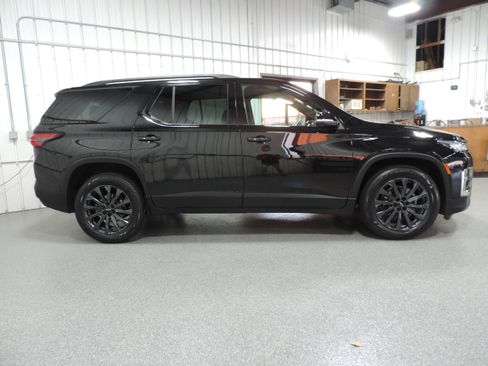 Used 2023 Chevrolet Traverse RS image 11