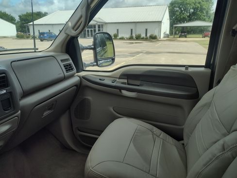 Used 2001 Ford Excursion XLT image 12