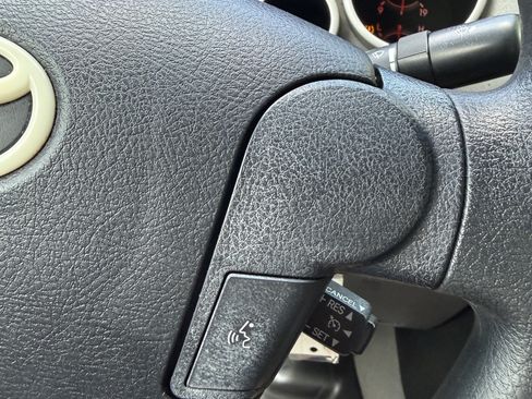Used 2010 Toyota Tundra 4x4 CrewMax image 16