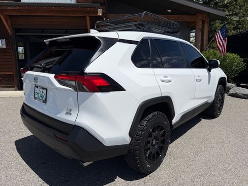 Used 2019 Toyota RAV4 AWD LE image 5