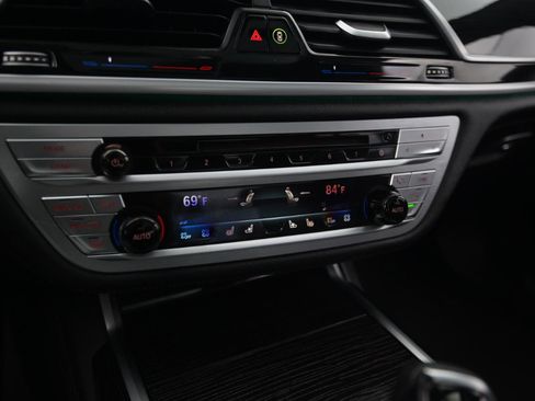 Used 2019 BMW 750i xDrive w/ Executive Package image 37
