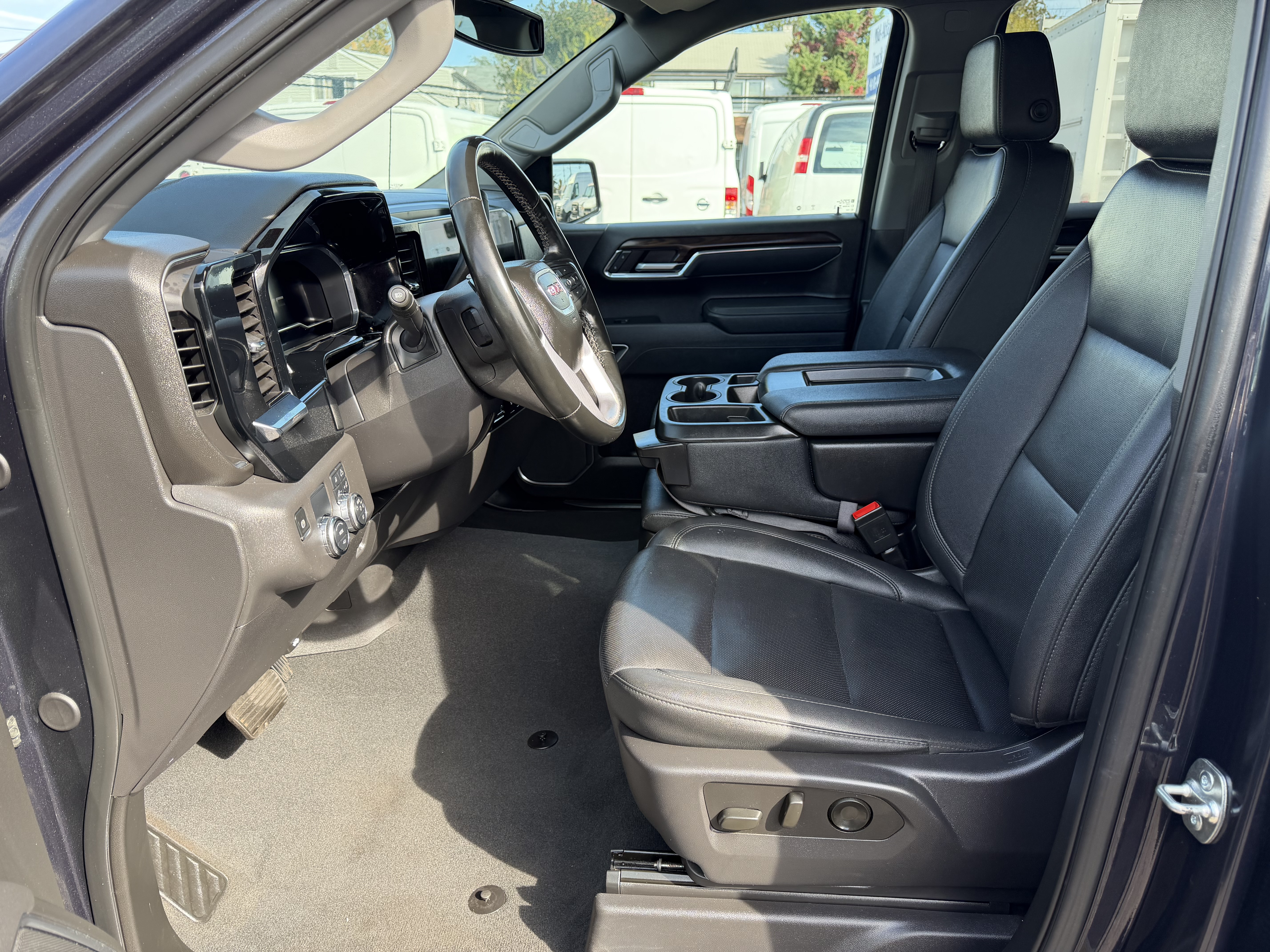 Used 2025 GMC Sierra 1500 2WD Crew Cab SLT image 10