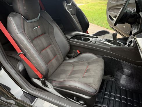 Used 2018 Chevrolet Camaro ZL1 Coupe RWD image 5
