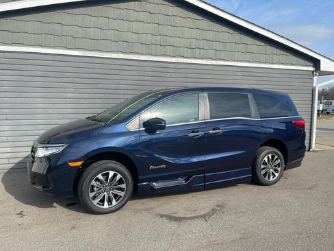 Used 2023 Honda Odyssey EX-L image 5