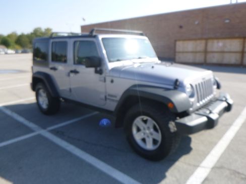 Used 2015 Jeep Wrangler Sport image 4