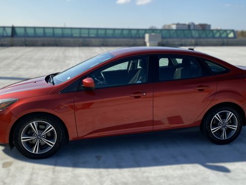 Used 2018 Ford Focus SE Sedan 4D FWD image 4