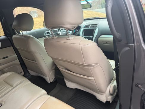 Used 2014 Ford Explorer XLT image 21