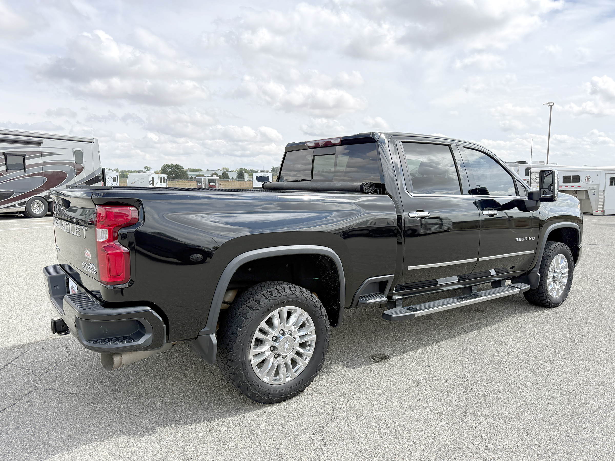 Used 2020 Chevrolet Silverado 3500 4x4 Crew Cab High Country image 5