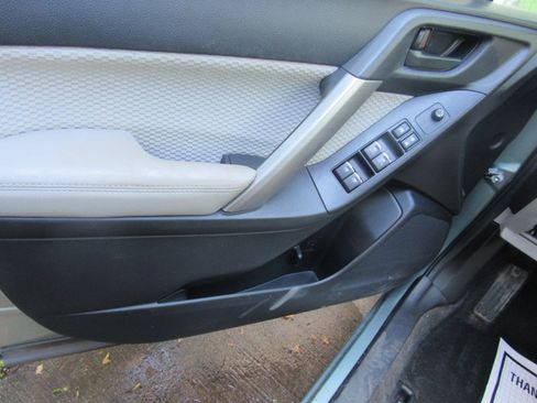 Used 2018 Subaru Forester 2.5i AWD/4WD image 13