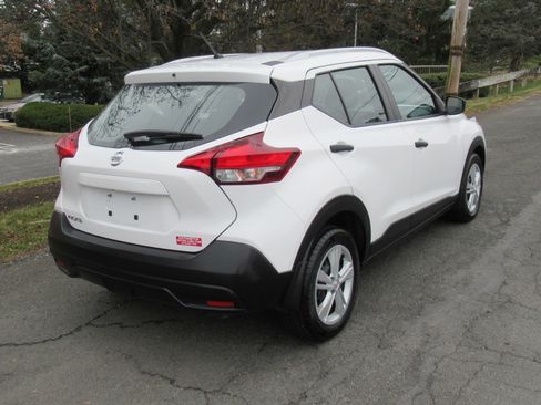 Used 2018 Nissan Kicks S image 7