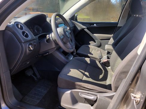 Used 2012 Volkswagen Tiguan S image 8