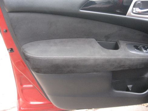 Used 2014 Nissan Pathfinder SV image 7