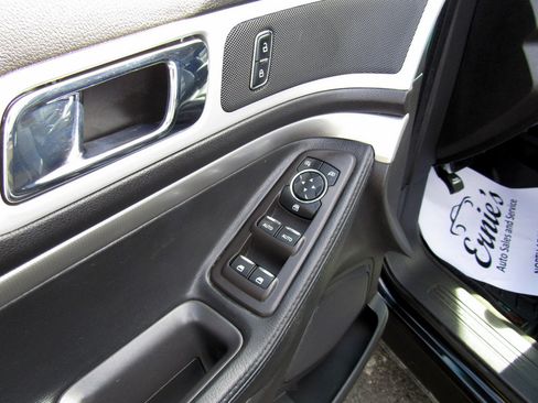 Used 2015 Ford Explorer XLT image 16