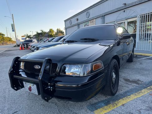 Used 2011 Ford Crown Victoria Police Interceptor image 4