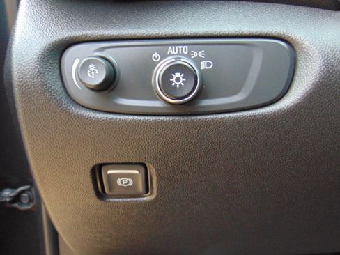 Used 2020 Chevrolet Blazer LT image 17