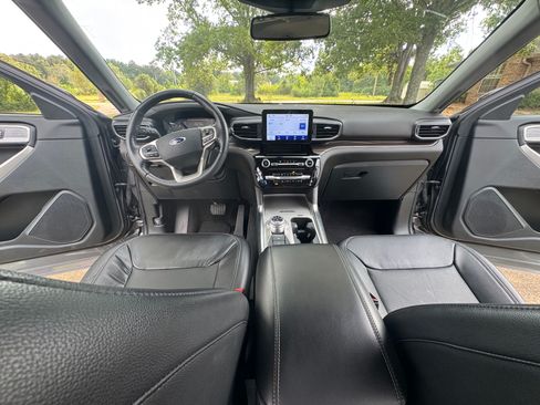 Used 2022 Ford Explorer Limited image 11