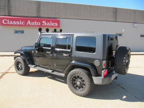 Used 2010 Jeep Wrangler Unlimited Sahara image 6