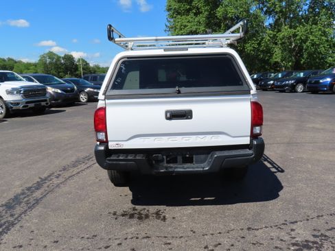 Used 2019 Toyota Tacoma 2WD Access Cab image 4
