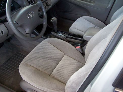 Used 2003 Toyota Camry LE Sedan FWD image 8