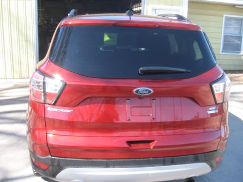 Used 2018 Ford Escape SE image 5