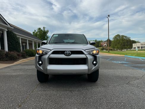 Used 2020 Toyota 4Runner SR5 image 9