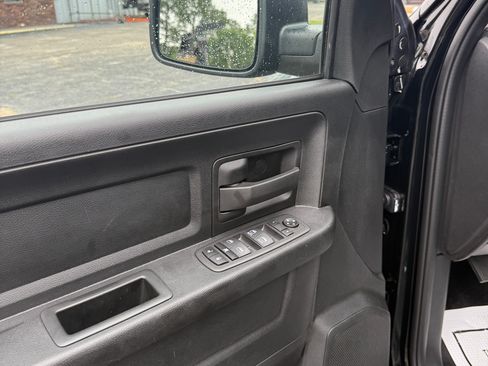 Used 2024 RAM 1500 4x4 Crew Cab Classic Tradesman image 7