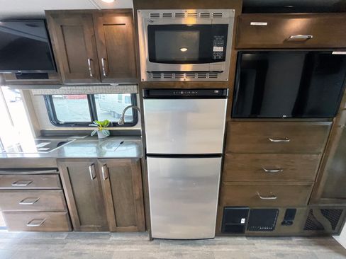 Used 2020 Mercedes-Benz Sprinter 4500 image 18