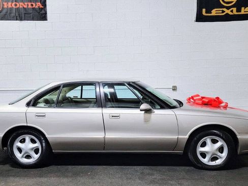 Used 1997 Oldsmobile 88 LSS FWD image 2