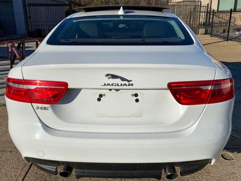 Used 2018 Jaguar XE Premium image 9