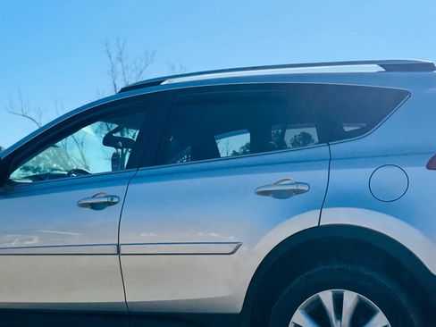 Used 2014 Toyota RAV4 Limited image 4