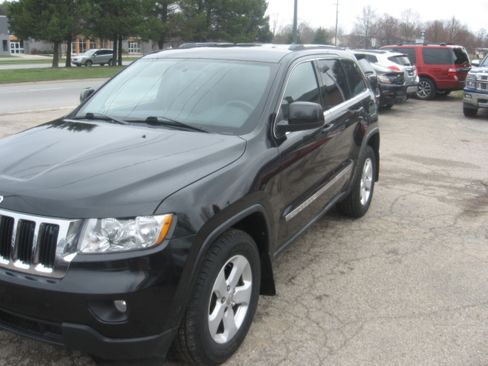 Used 2011 Jeep Grand Cherokee Laredo image 2
