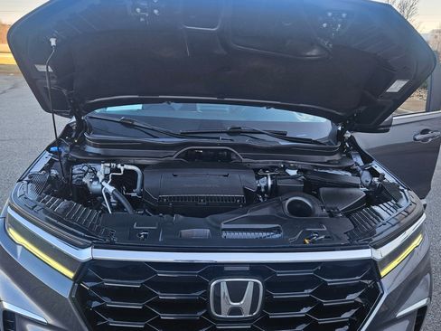 Used 2025 Honda Pilot EX-L image 19