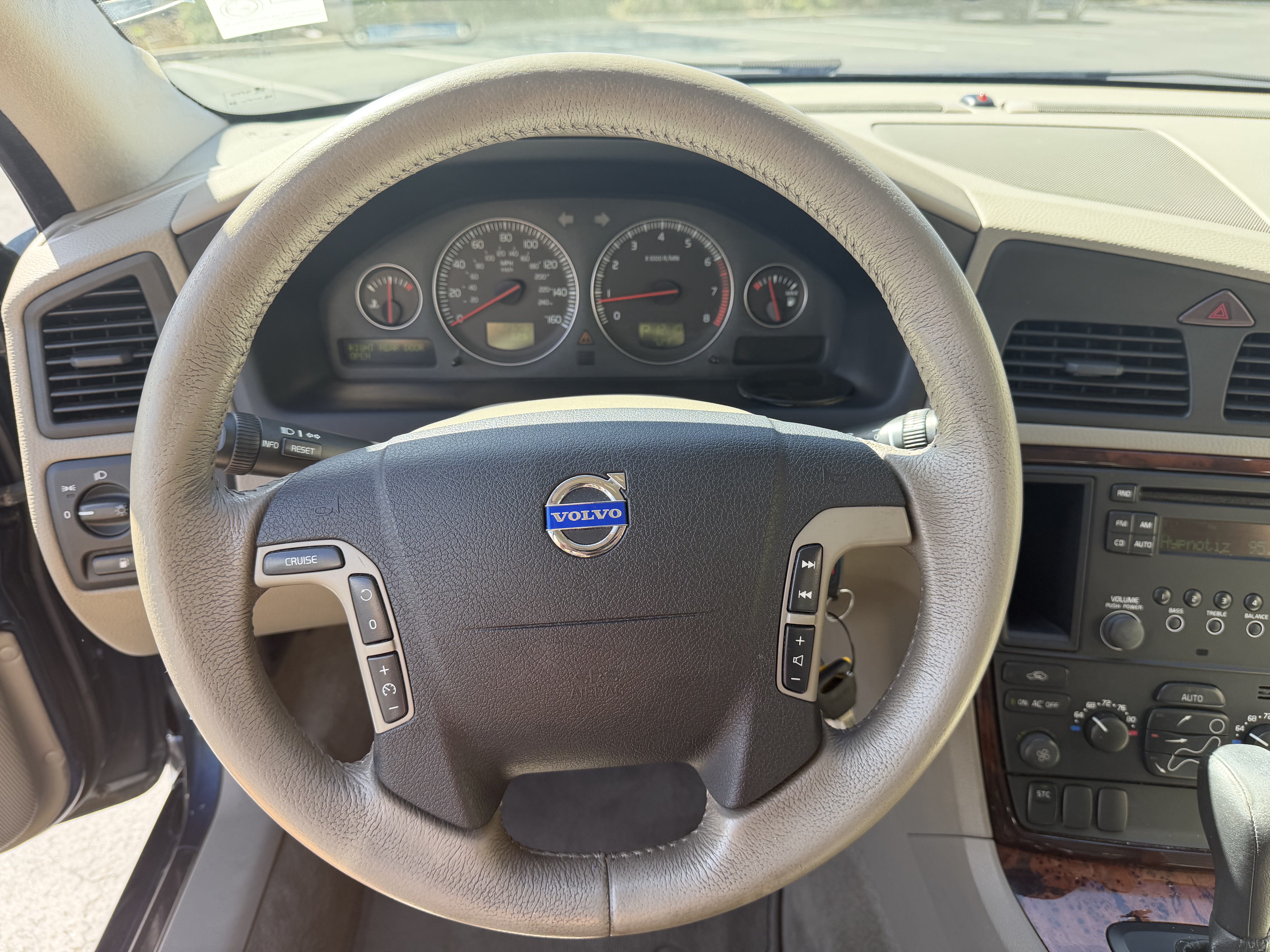 Used 2006 Volvo V70 2.4 FWD image 16