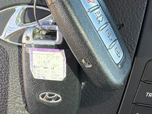 Used 2011 Hyundai Genesis 3.8 image 24