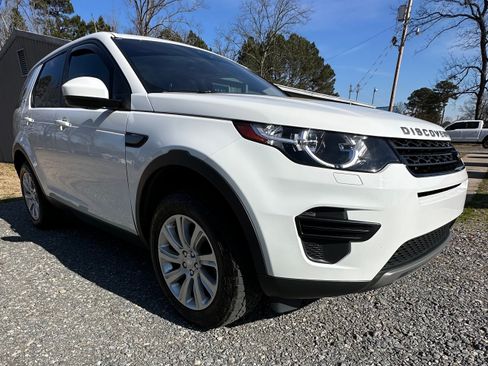 Used 2018 Land Rover Discovery Sport SE image 5