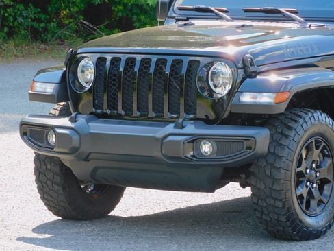 Used 2021 Jeep Gladiator Willys AWD/4WD image 11
