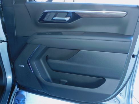 Used 2025 Chevrolet Tahoe Z71 image 9