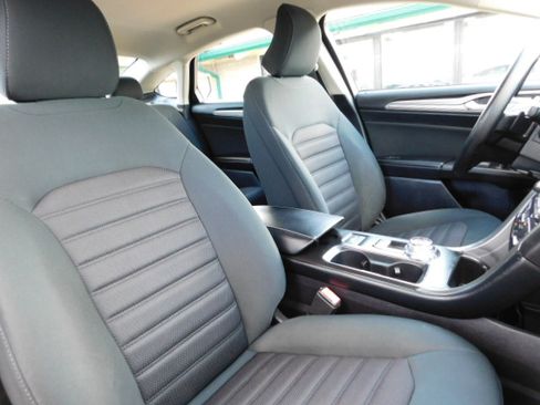Used 2018 Ford Fusion SE image 21