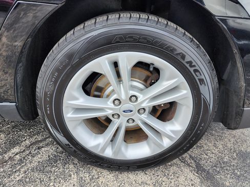 Used 2016 Ford Taurus SEL image 13