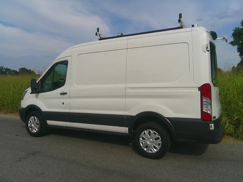 Used 2018 Ford Transit 250 XL image 12