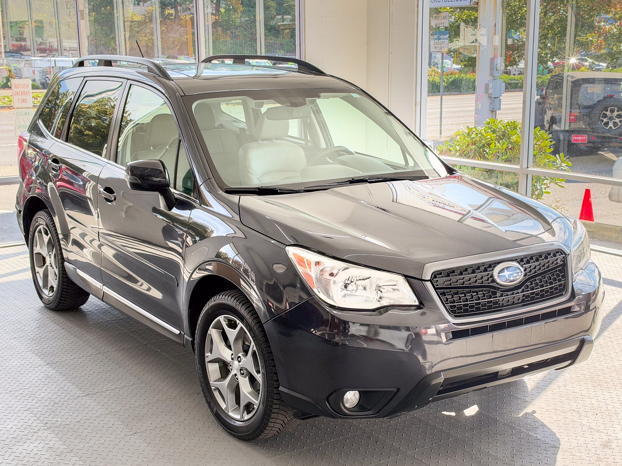 Used 2015 Subaru Forester 2.5i Touring AWD/4WD image 1