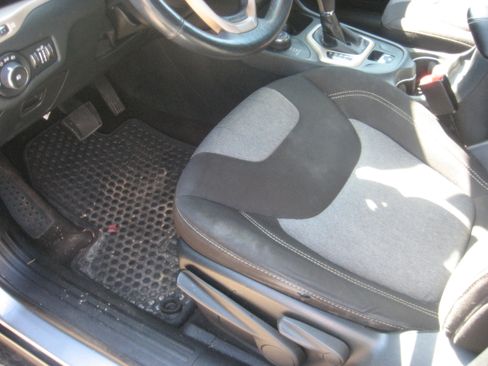 Used 2014 Jeep Cherokee Latitude image 9